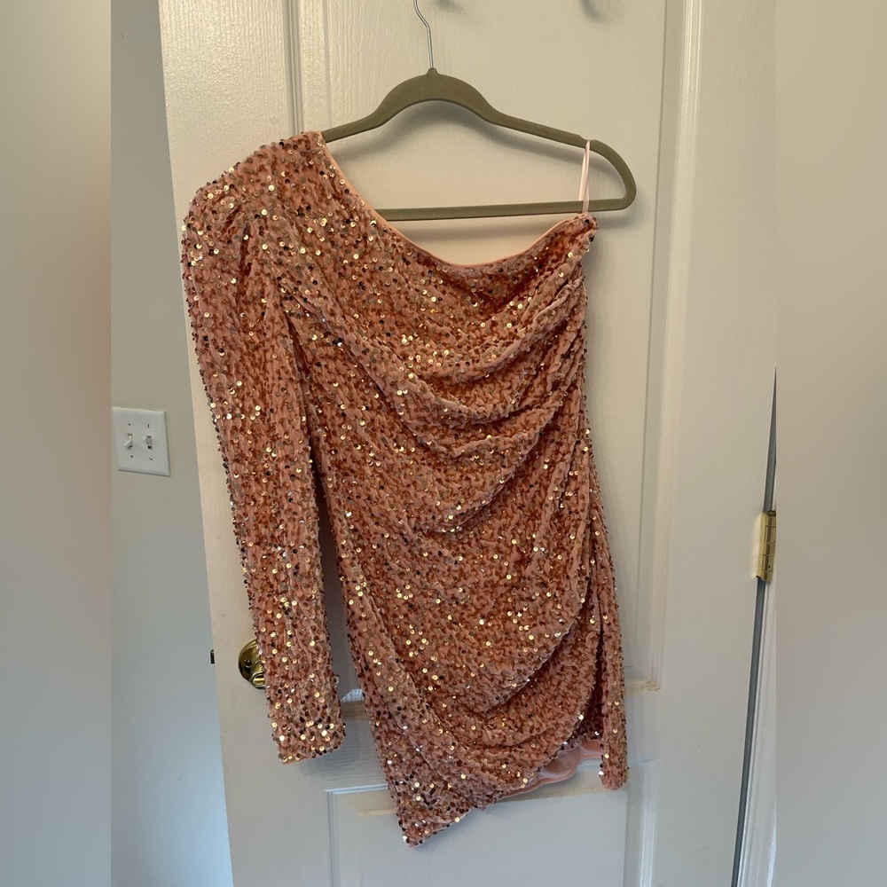 Dusty Pink sequence one sleeve bodycon dress. Never Worn.